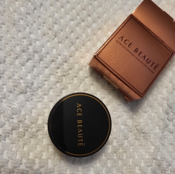 Ace Beaute setting powder - Picture 2 of 3
